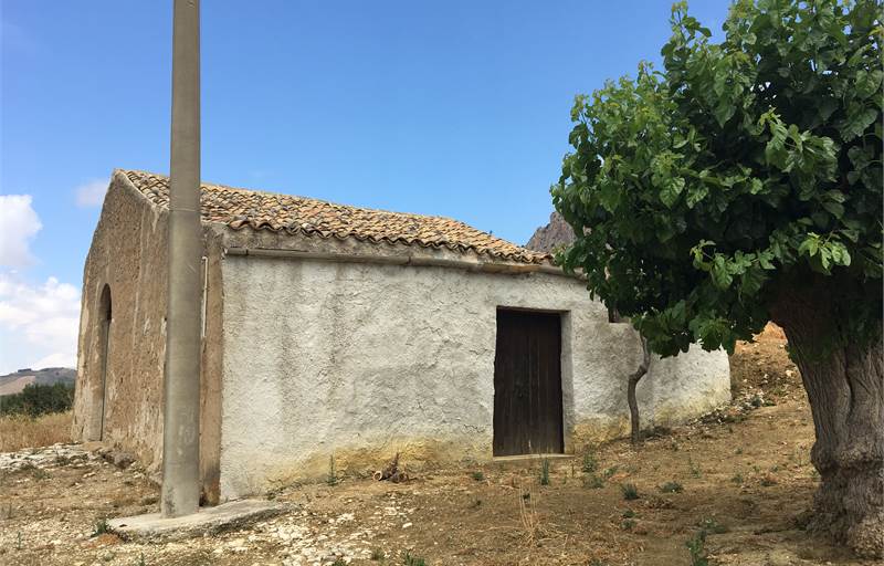 casale rustico con terreno